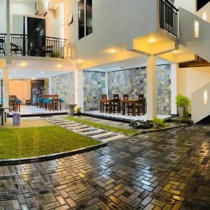 Funwhales Affittacamere Negombo
