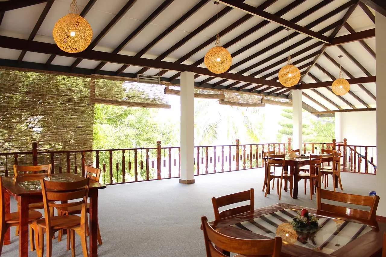 Nico Lagoon Hotel Negombo 3*,